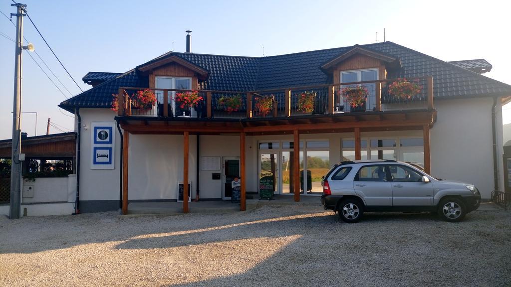 Penzion Conti Trencianska Tepla Exterior foto